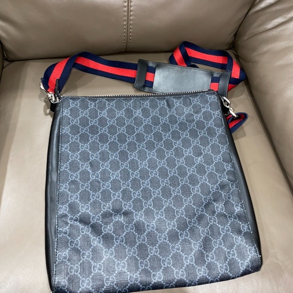 Gucci bag - Picture 2 of 2